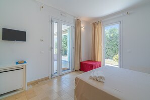 4 habitaciones, escritorio, tabla de planchar con plancha y wifi gratis 