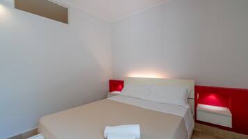 4 bedrooms, desk, iron/ironing board, free WiFi