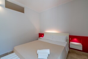 4 bedrooms, desk, iron/ironing board, free WiFi