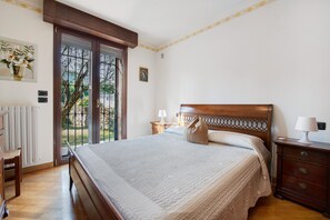 3 bedrooms, iron/ironing board, free WiFi