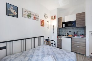 1 室のベッドルーム、アイロン / アイロン台、WiFi (無料)、ベッドシーツ