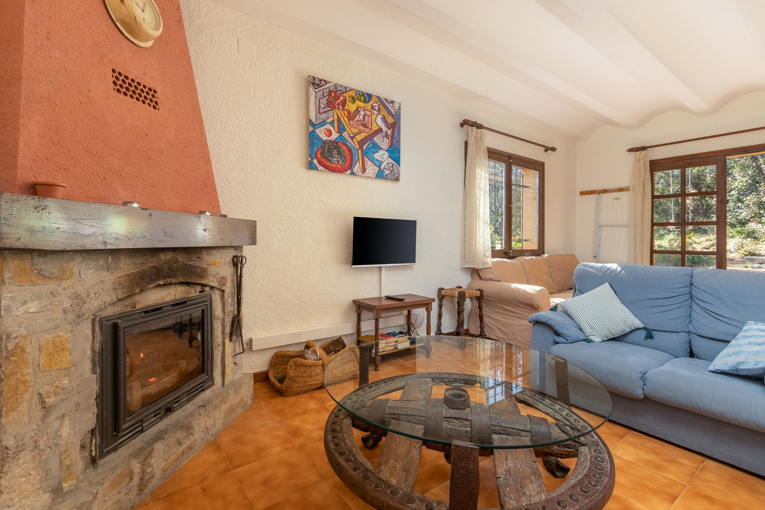 Televisie en een open haard