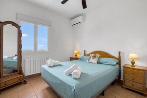4 bedrooms, iron/ironing board, free WiFi, bed sheets