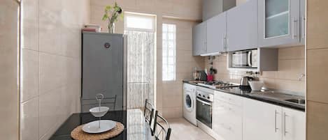 Fridge, microwave, oven, stovetop