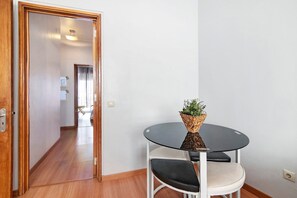 Dining - Rooftop Apartment Blue Ocean with Private Open Terrace, Balcony & Wi-Fi (Olhão)