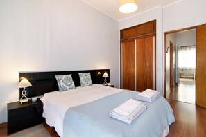 2 bedrooms, iron/ironing board, free WiFi, bed sheets - Rooftop Apartment Blue Ocean with Private Open Terrace, Balcony & Wi-Fi (Olhão)