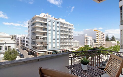Appartement sur le toit Blue Ocean avec terrasse plein air privée, balcon et Wi-Fi.