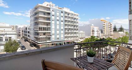 Appartement sur le toit Blue Ocean avec terrasse plein air privée, balcon et Wi-Fi.