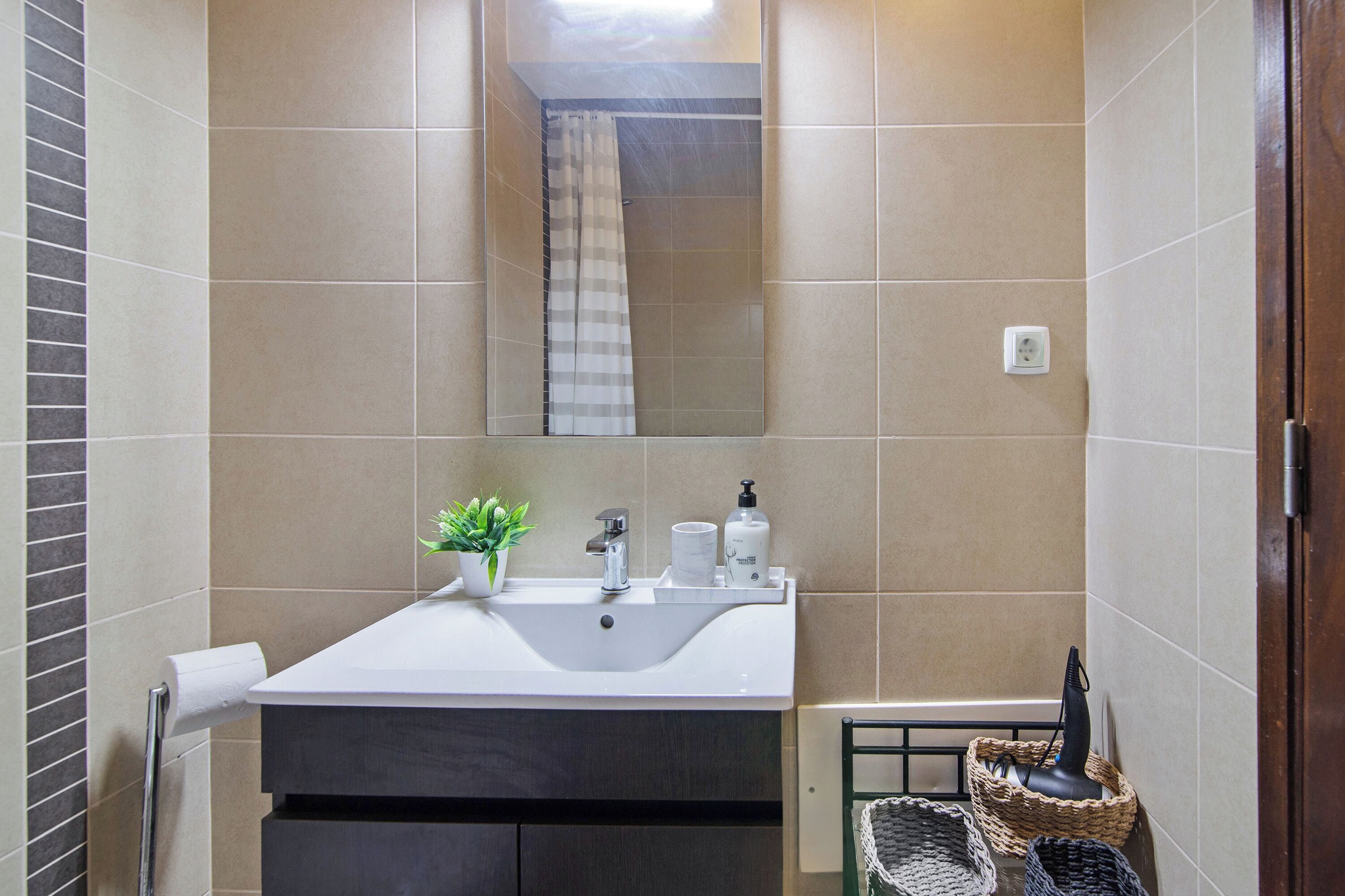 Bathtub, hair dryer, towels