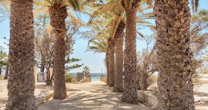 Villa 'Retiro Praia' with Mountain View, Private Terrace and Wi-Fi