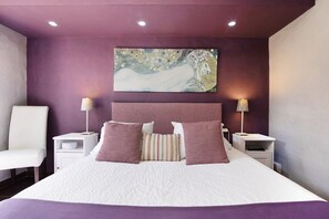 5 bedrooms, iron/ironing board, free WiFi, bed sheets