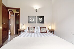 3 makuuhuonetta, silitysrauta/-lauta, ilmainen Wi-Fi, vuodevaatteet