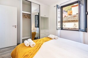 2 bedrooms, iron/ironing board, free WiFi, bed sheets - Holiday Home 'Do Porto' with Sea View, Balcony and Wi-Fi (Paúl do Mar)