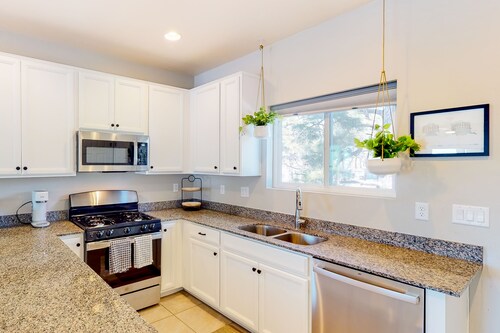 Two-story mountain view retreat with two primary suites & ideal layout