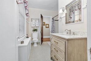 Towels, soap, shampoo, toilet paper