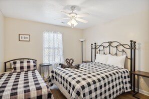 2 chambres, fer et planche à repasser, Wi-Fi gratuit, draps fournis