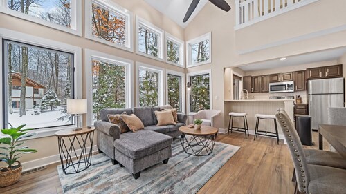 Summer Break! 5BR TH Waterpark! Steps to Lifts!