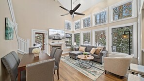 Smart TV, fireplace - Summer Break! 5BR TH Waterpark! Steps to Lifts! (Boyne Falls)