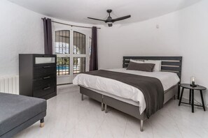 4 عدّة غرف نوم ومكتب وسرير سفر وواي فاي مجانًا