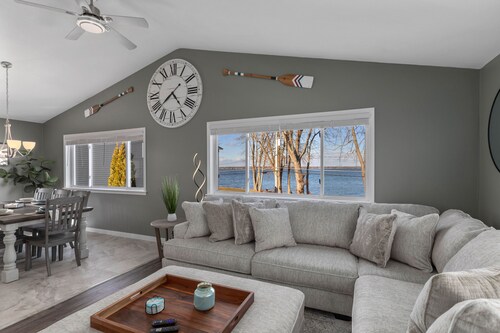 Lakefront home, large firepit patio, Game room!