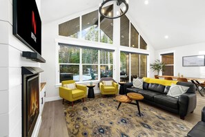 TV, fireplace - Stunning Suncadia Cabin! Book your visit today! (Cle Elum)