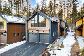 Exterior - Stunning Suncadia Cabin! Book your visit today! (Cle Elum)