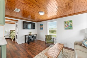 2 bedrooms, iron/ironing board, free WiFi, bed sheets - Cozy Cottage in the Heart of Gulf Shores (Gulf Shores)