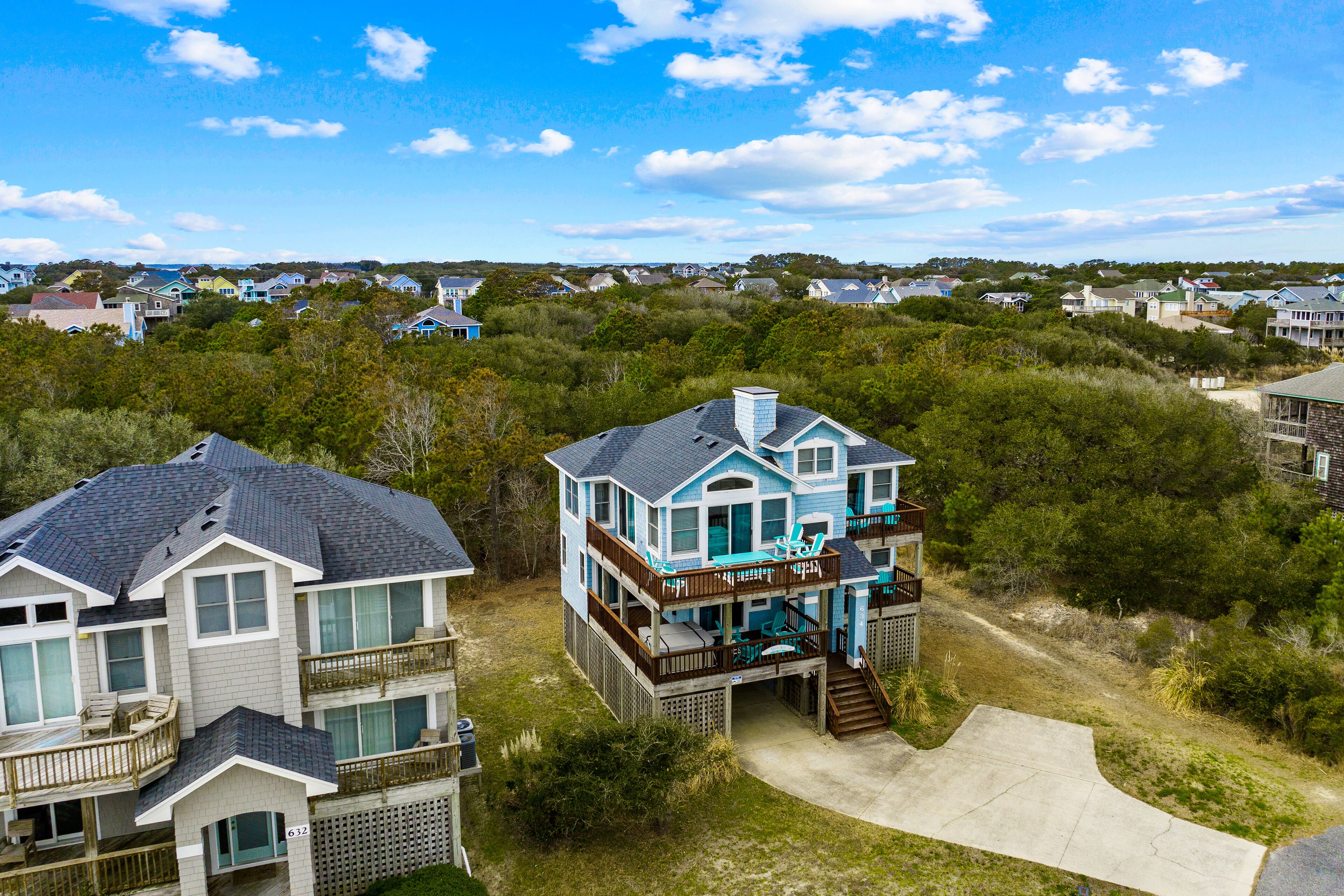 Large home near beach with decks, patio, grill, outdoor shower & hot tub