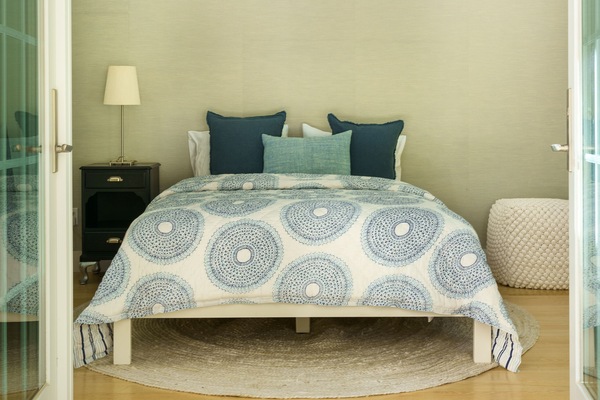 Queen size bed very spacious room