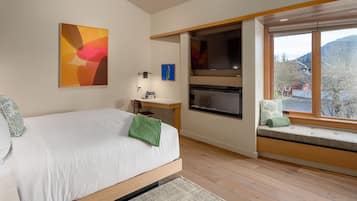 1 habitación, caja de seguridad en la habitación y escritorio
