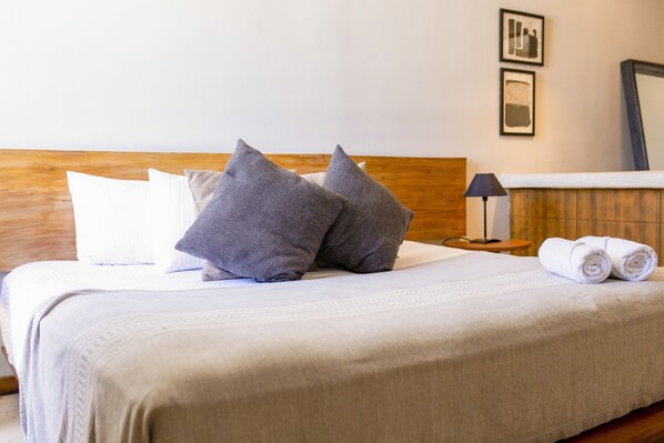 Laptop workspace, blackout curtains, iron/ironing board, free WiFi