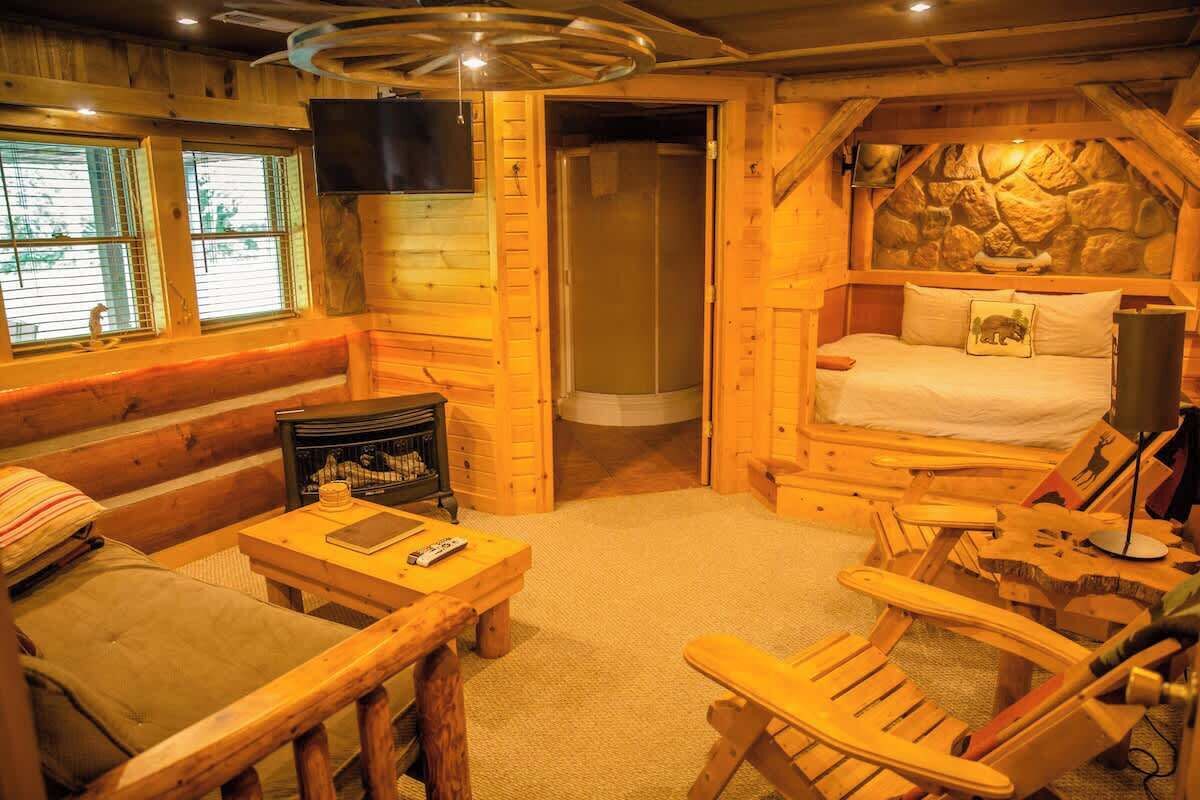 7 bedrooms, WiFi, bed sheets