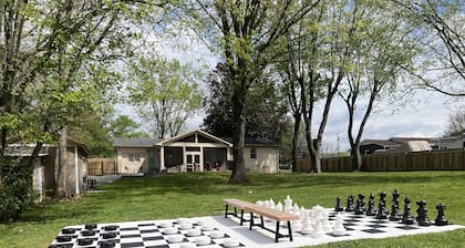 Muletown's Cozy Classic w/ hot tub, outdoor game area, and fire pit