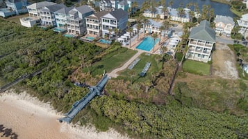 Condo (3 Bedrooms) | Property amenity