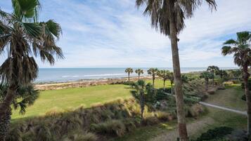 Condo (3 Bedrooms) | Property amenity