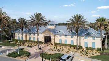 Condo (3 Bedrooms) | Property amenity
