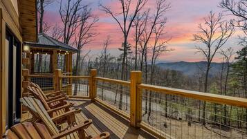 Cabin, 4 Bedrooms | Balcony