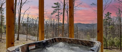 Cabaña, 4 habitaciones | Bañera de hidromasaje al aire libre