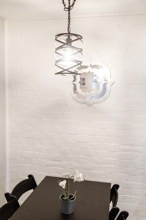 Dining - PrivateParking/Entrance_OSU/ExpoCentr 6B Renovated (Columbus)