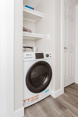 Interior - PrivateParking/Entrance_OSU/ExpoCentr 6B Renovated (Columbus)