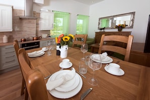 Apartment, Multiple Beds | Dining - Best 5-bed Luxury Apartment IN Oxford (Oxford)