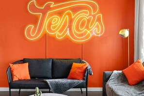 Interior - E. Austin Family Hangout! Pool & BBQ -Fully fenced (Austin)