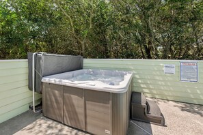 Tina de hidromasaje al aire libre