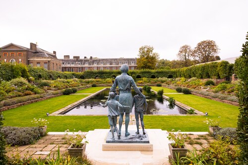 Newly fitted Notting Hill Gate vacation home sleeps 2-4 only 3-min walk to tube.