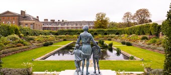 Newly fitted Notting Hill Gate vacation home sleeps 2-4 only 3-min walk to tube.