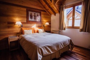 In-room safe, blackout curtains, iron/ironing board, free WiFi - Cabañas Las Pampas (San Martín de los Andes)