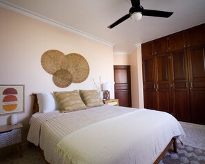 3 bedrooms, in-room safe, desk, iron/ironing board
