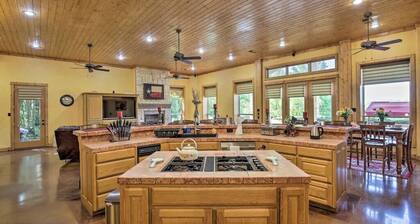 Texas Ranch House with 5 bedrooms & Fish Pond