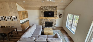 Smart TV y chimenea