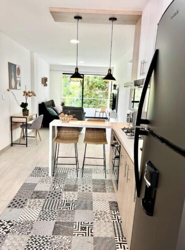 Modern 301 apartment w/AC + Parking